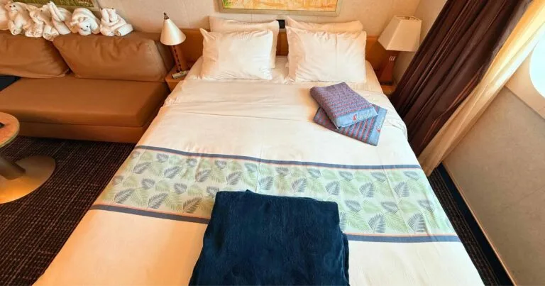 Image of Carnival ocean view cabin bed.